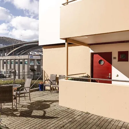 With Balcony And 3 Bedrooms! * Bergen