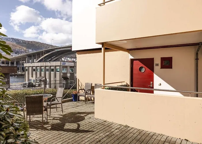 With Balcony And 3 Bedrooms! * Bergen